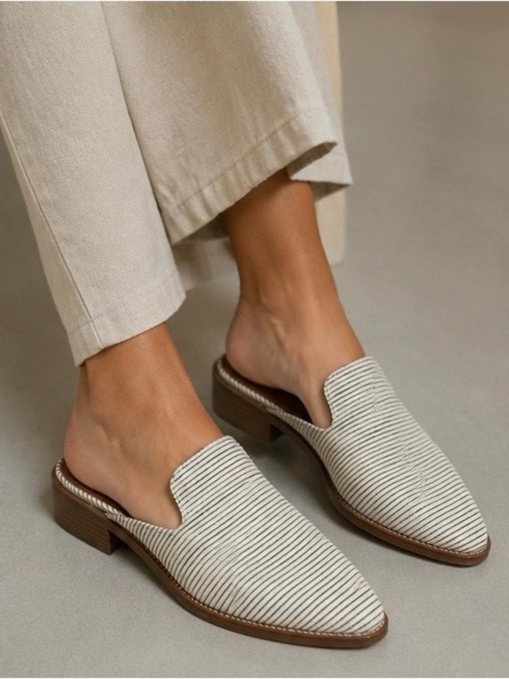Indigo Rd Hayze Ivory Striped Almond Toe Mules Shoes Slip-On Size 8 1/2M